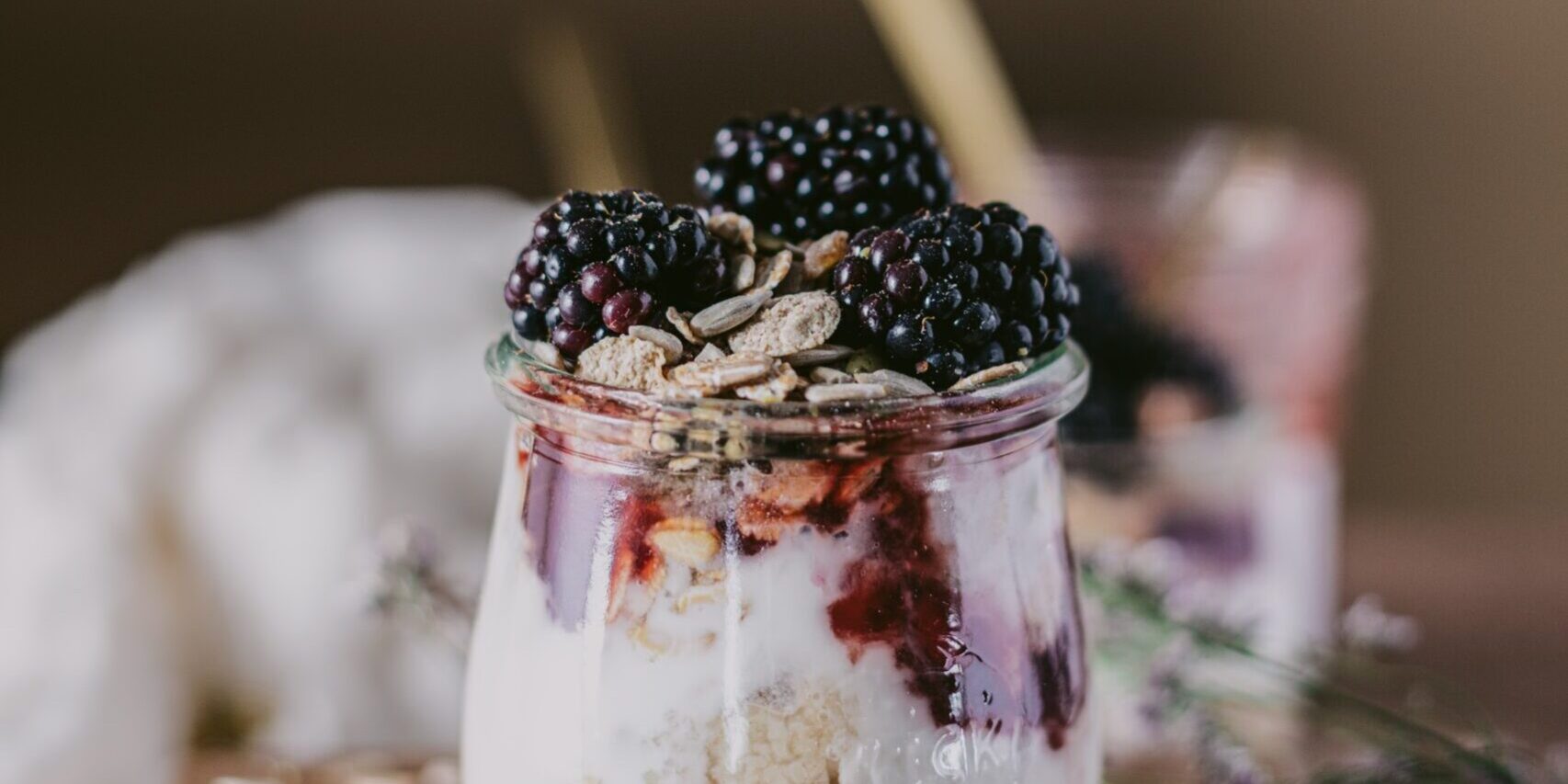 Berry overnight oats