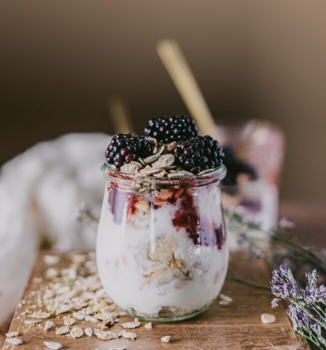 Berry overnight oats